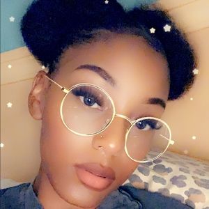 Meet your Posher, Jade